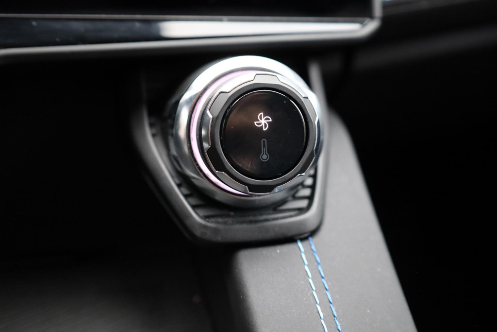 53377209-34.jpg